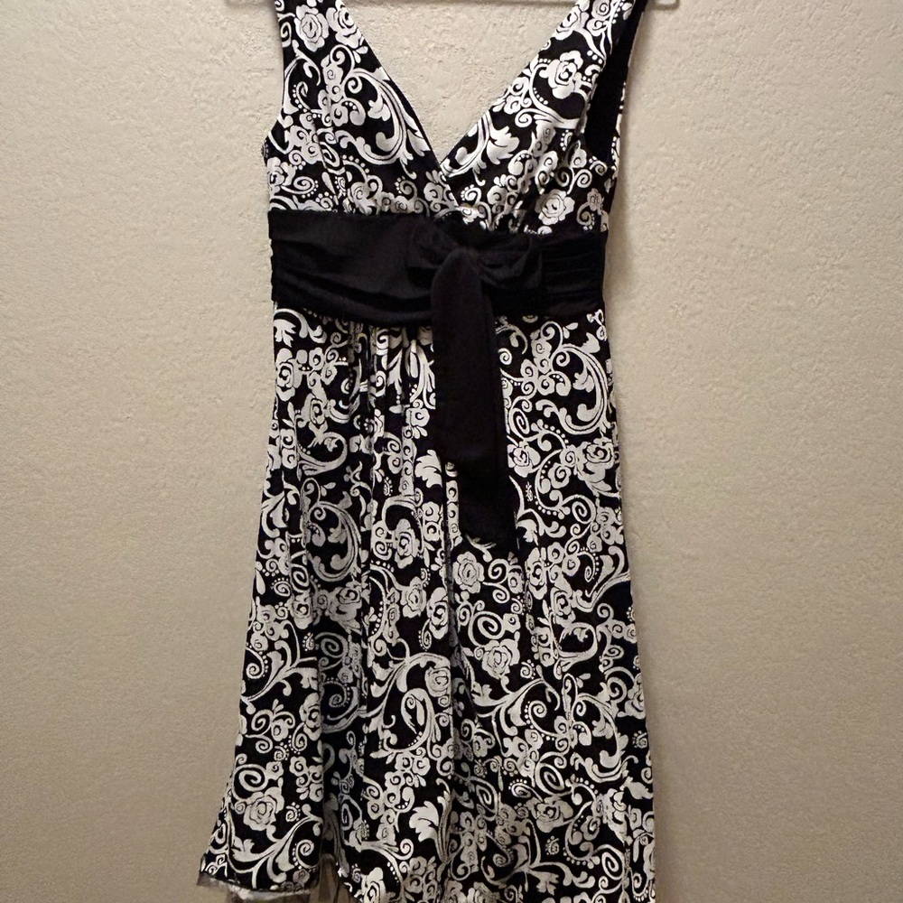 Chic Black and White Patterned DJ Summers Midi Dress Sz 6